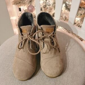 Toms suede tan wedge booties